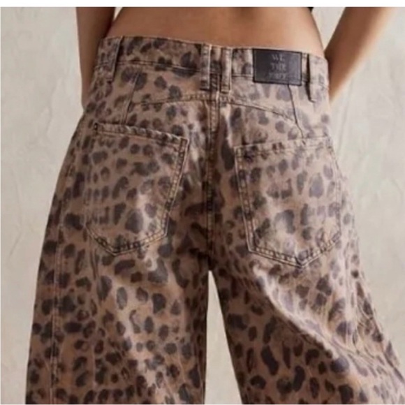 NWOT WE THE FREE Free People Good Luck Mid Ruse Barrel Jeans leopard animal 31 - Picture 3 of 10